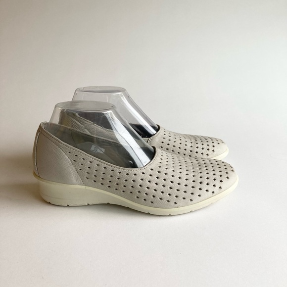 Ecco Grey Men Made Material White Outsole Flats Loafers size EUR 39, US 8.5 - Picture 2 of 14